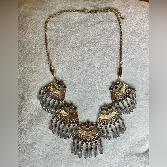 ⭐️HP⭐️Francesca’s Gold Neckalcae with Five Fan Shaped Charms with Blue Crystals - Picture 6 of 8